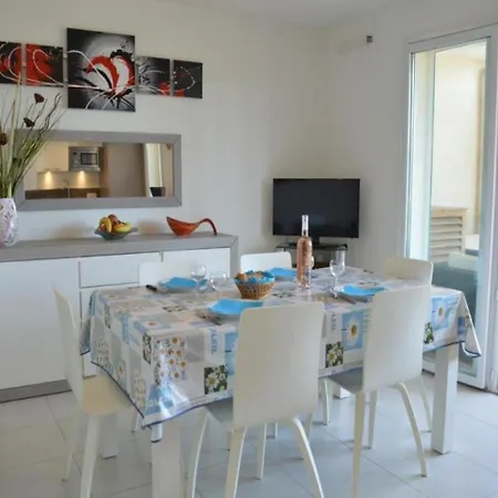 Spacieux 3 Pieces Avec Terrasse, Piscine Et Garage, A 2 Pas De La - Raphael - Fr-1-226a-274 * Сен-Рафаэль