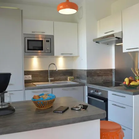 Spacieux 3 Pieces Avec Terrasse, Piscine Et Garage, A 2 Pas De La - Raphael - Fr-1-226a-274 * Saint-Raphaël