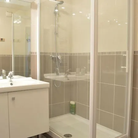 Spacieux 3 Pieces Avec Terrasse, Piscine Et Garage, A 2 Pas De La - Raphael - Fr-1-226a-274 Saint-Raphaël