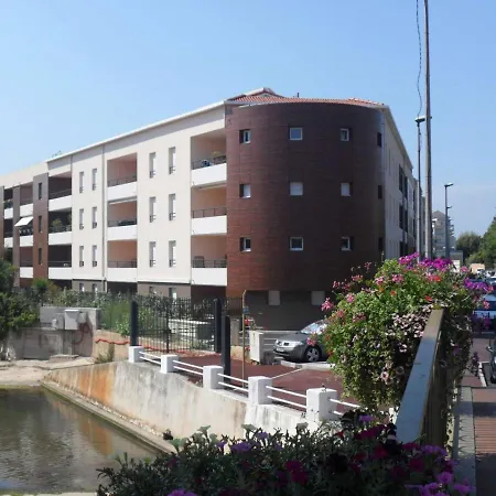 Spacieux 3 Pieces Avec Terrasse, Piscine Et Garage, A 2 Pas De La - Raphael - Fr-1-226a-274