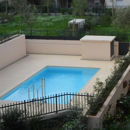Spacieux 3 Pieces Avec Terrasse, Piscine Et Garage, A 2 Pas De La - Raphael - Fr-1-226a-274 Apartment *