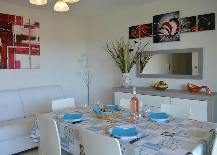 Spacieux 3 Pieces Avec Terrasse, Piscine Et Garage, A 2 Pas De La - Raphael - Fr-1-226a-274 * Saint-Raphaël