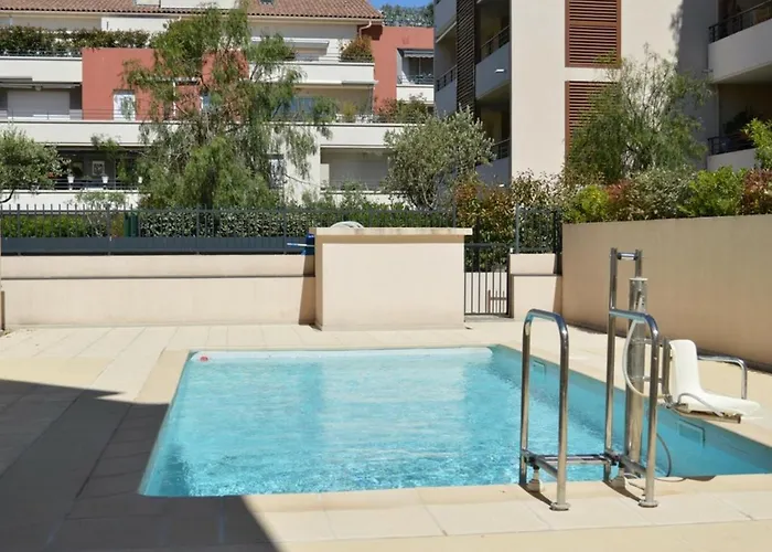 Apartamento Spacieux 3 Pieces Avec Terrasse, Piscine Et Garage, A 2 Pas De La - Raphael - Fr-1-226a-274