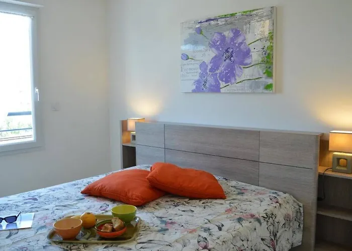 Spacieux 3 Pieces Avec Terrasse, Piscine Et Garage, A 2 Pas De La - Raphael - Fr-1-226a-274 *