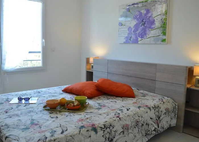 Spacieux 3 Pieces Avec Terrasse, Piscine Et Garage, A 2 Pas De La - Raphael - Fr-1-226a-274 Apartament