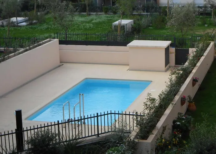 Spacieux 3 Pieces Avec Terrasse, Piscine Et Garage, A 2 Pas De La - Raphael - Fr-1-226a-274 Apartamento *