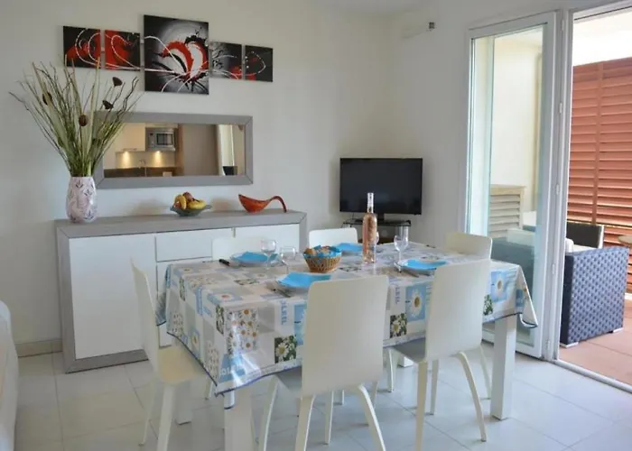 Spacieux 3 Pieces Avec Terrasse, Piscine Et Garage, A 2 Pas De La - Raphael - Fr-1-226a-274 * Сен-Рафаель